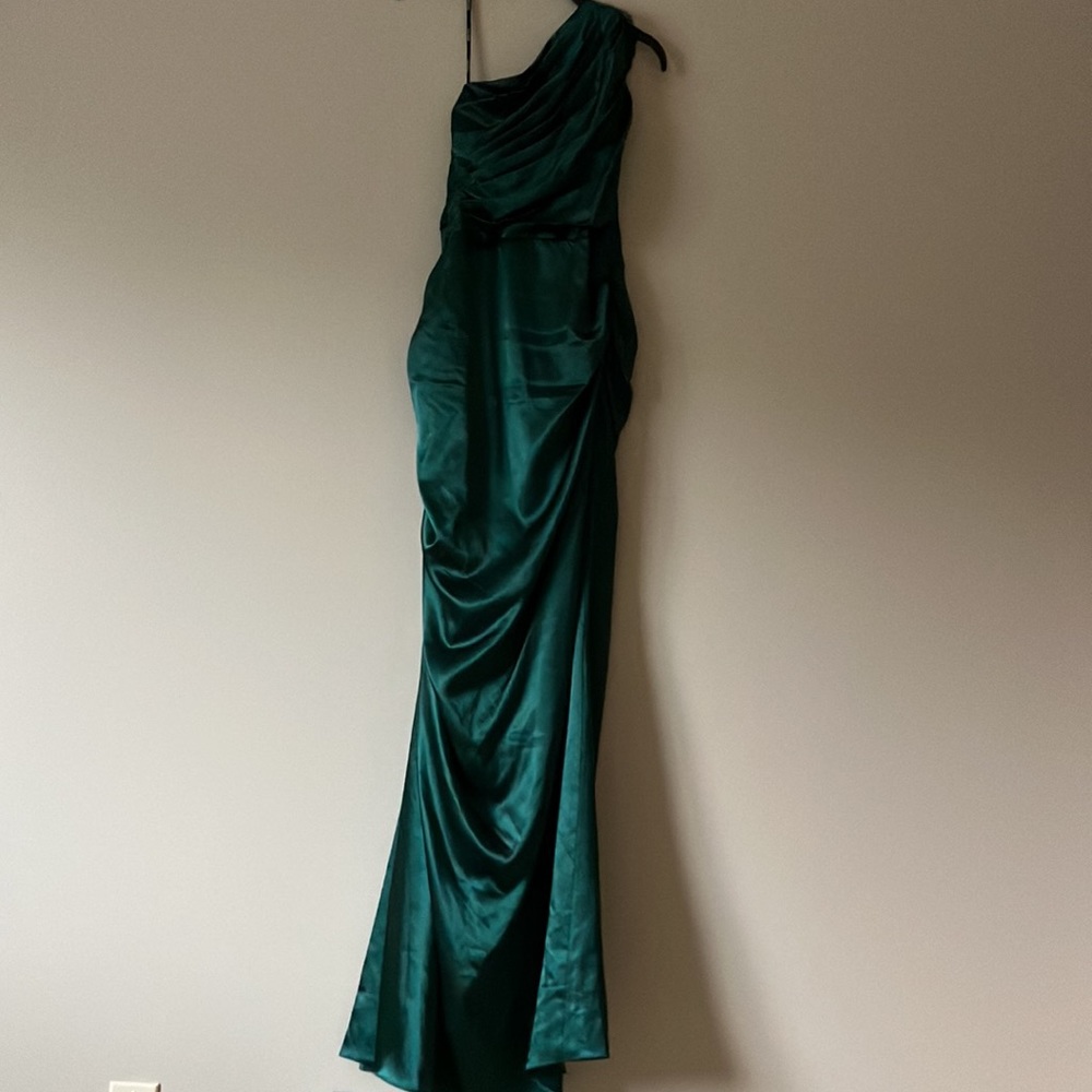 Tadashi Shoji emerald green one shoulder gown - Picture 3 of 7